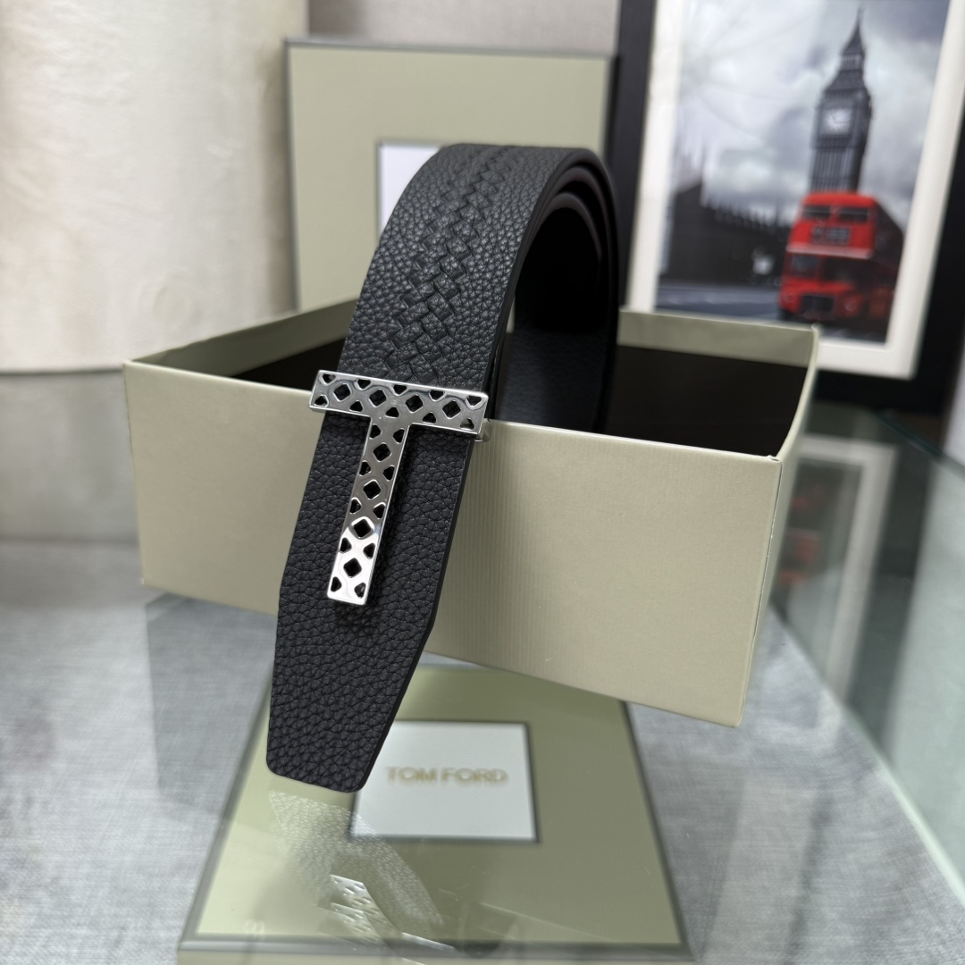 汤姆福特最新网红爆款双面头层牛皮专柜同步3.8宽新款上市了，原版牛皮，搭配铜扣，优雅，大方用的方便。谢谢