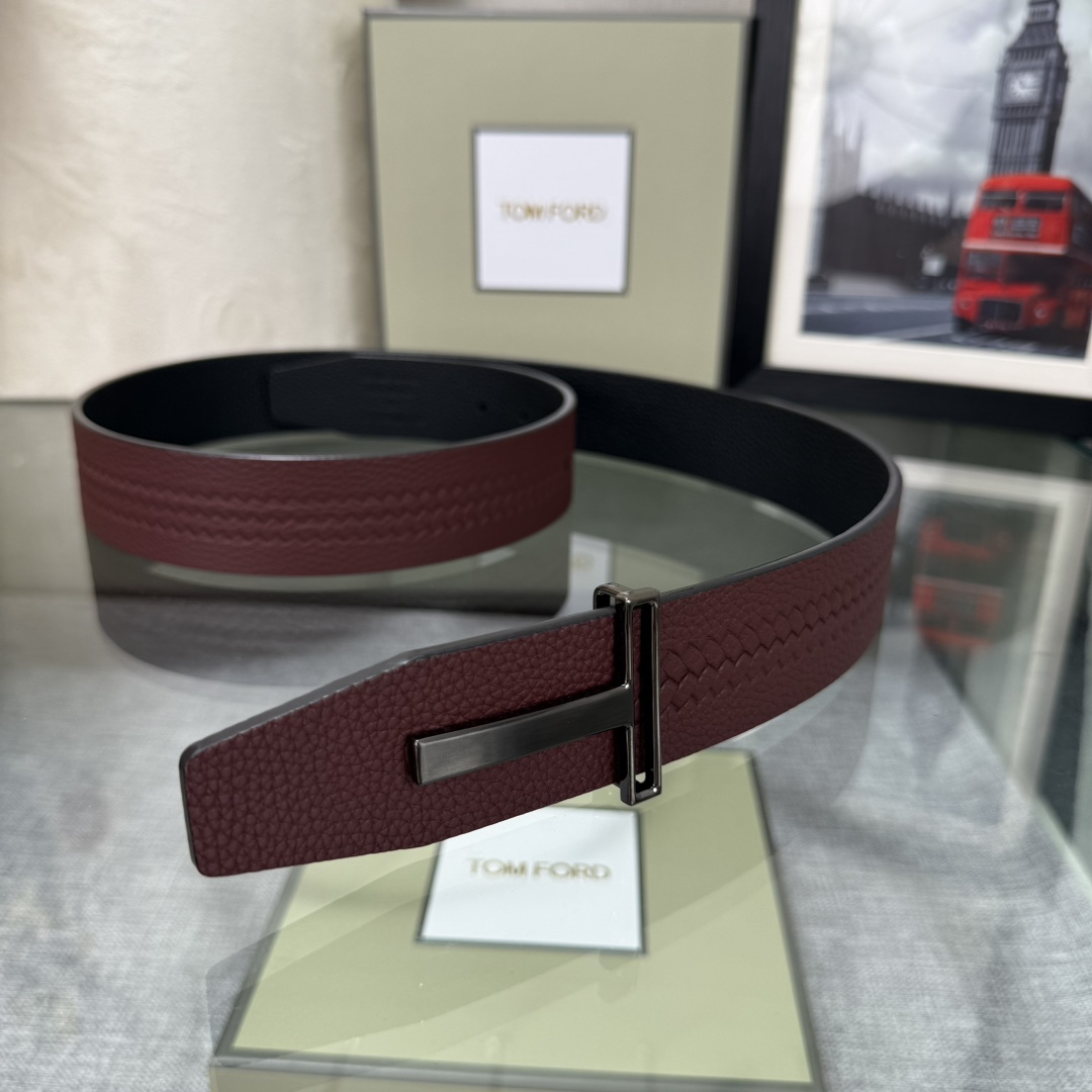 汤姆福特最新网红爆款双面头层牛皮专柜同步3.8宽新款上市了，原版牛皮，搭配铜扣，优雅，大方用的方便。谢谢