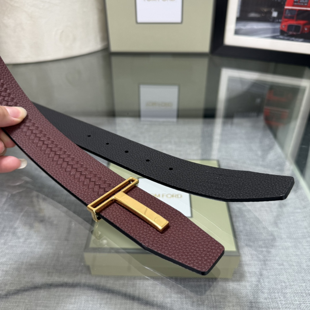 汤姆福特最新网红爆款双面头层牛皮专柜同步3.8宽新款上市了，原版牛皮，搭配铜扣，优雅，大方用的方便。谢谢