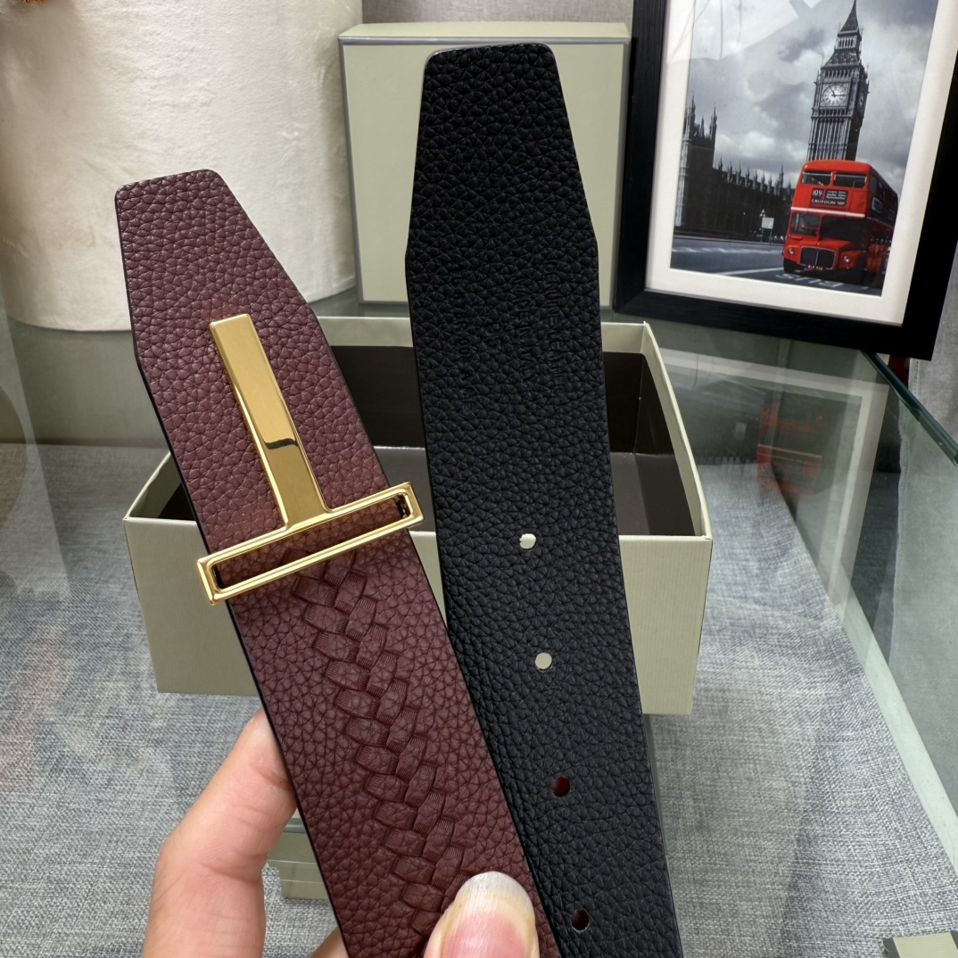 汤姆福特最新网红爆款双面头层牛皮专柜同步3.8宽新款上市了，原版牛皮，搭配铜扣，优雅，大方用的方便。谢谢