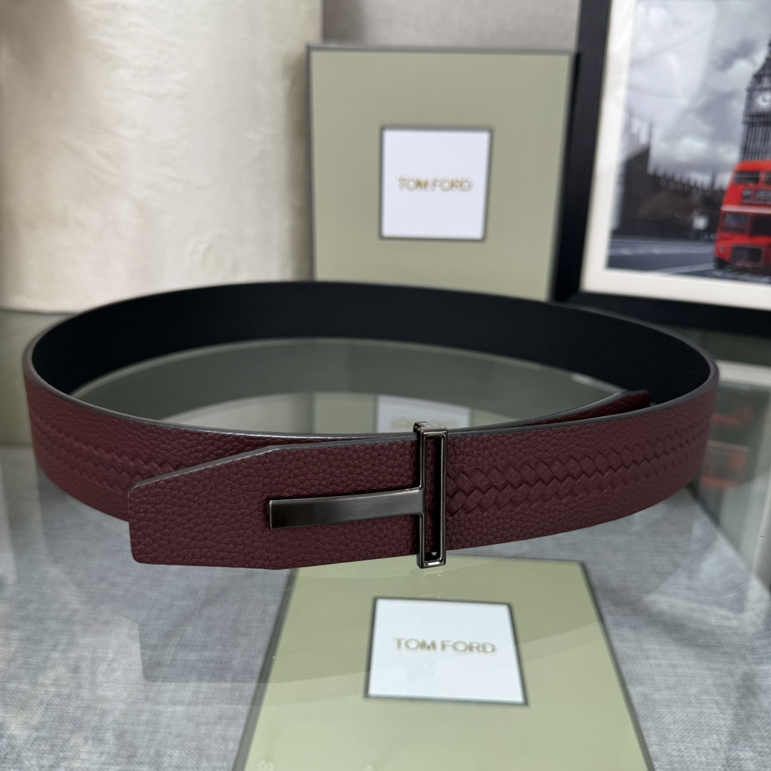 汤姆福特最新网红爆款双面头层牛皮专柜同步3.8宽新款上市了，原版牛皮，搭配铜扣，优雅，大方用的方便。谢谢