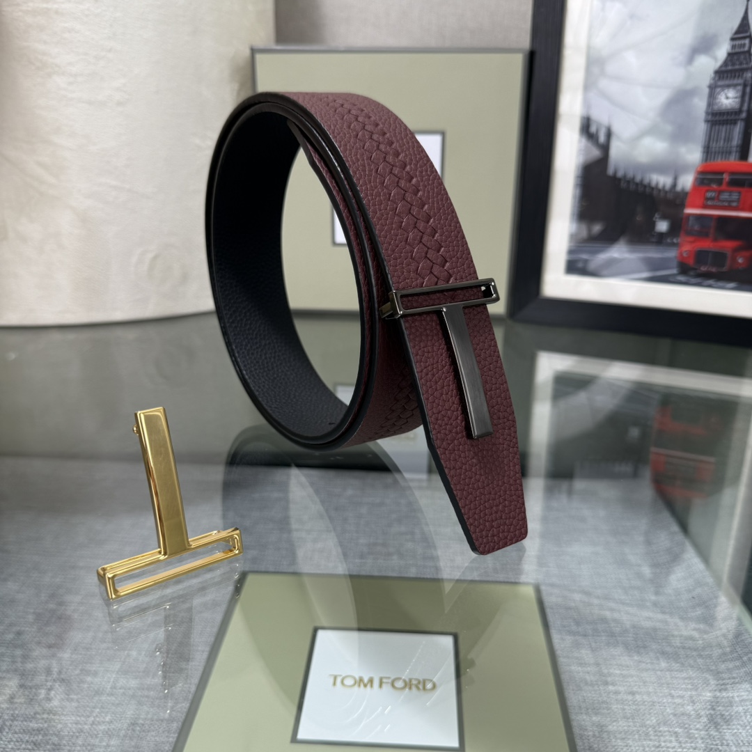 汤姆福特最新网红爆款双面头层牛皮专柜同步3.8宽新款上市了，原版牛皮，搭配铜扣，优雅，大方用的方便。谢谢