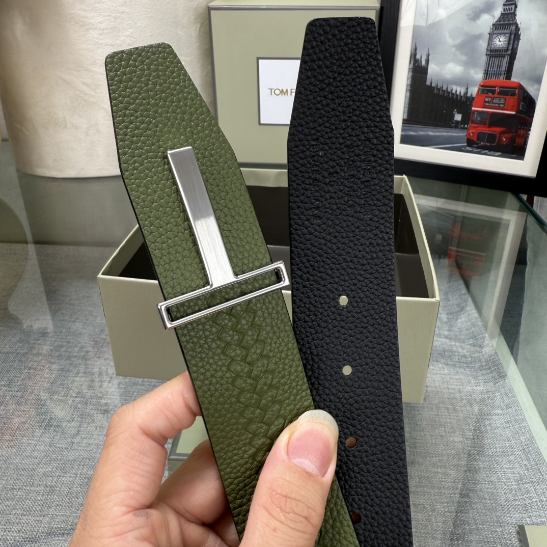 汤姆福特最新网红爆款双面头层牛皮专柜同步3.8宽新款上市了，原版牛皮，搭配铜扣，优雅，大方用的方便。谢谢