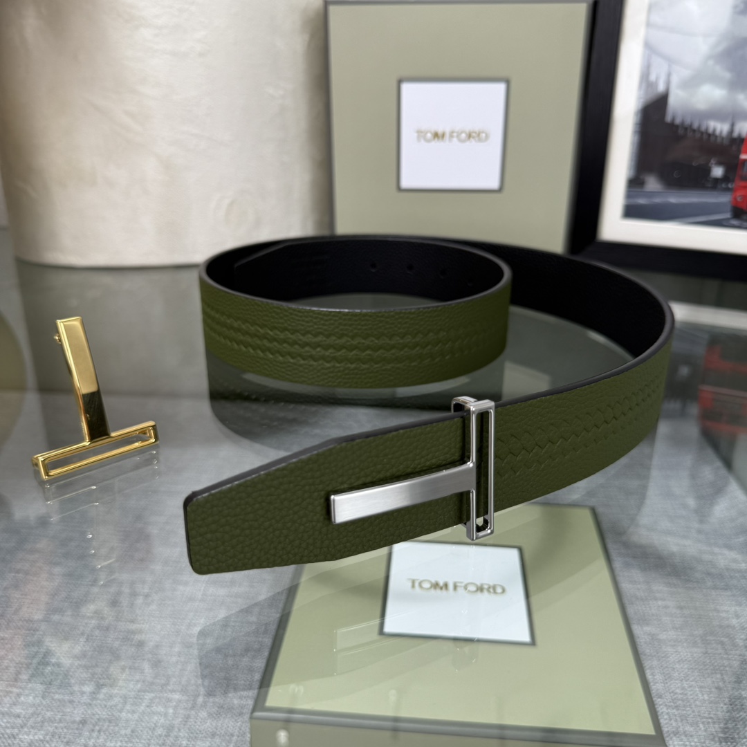 汤姆福特最新网红爆款双面头层牛皮专柜同步3.8宽新款上市了，原版牛皮，搭配铜扣，优雅，大方用的方便。谢谢