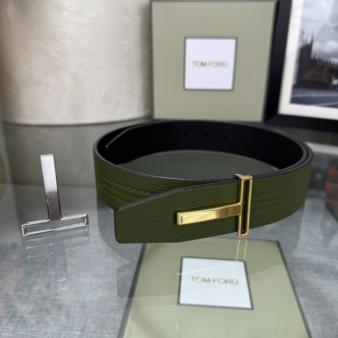 汤姆福特最新网红爆款双面头层牛皮专柜同步3.8宽新款上市了，原版牛皮，搭配铜扣，优雅，大方用的方便。谢谢