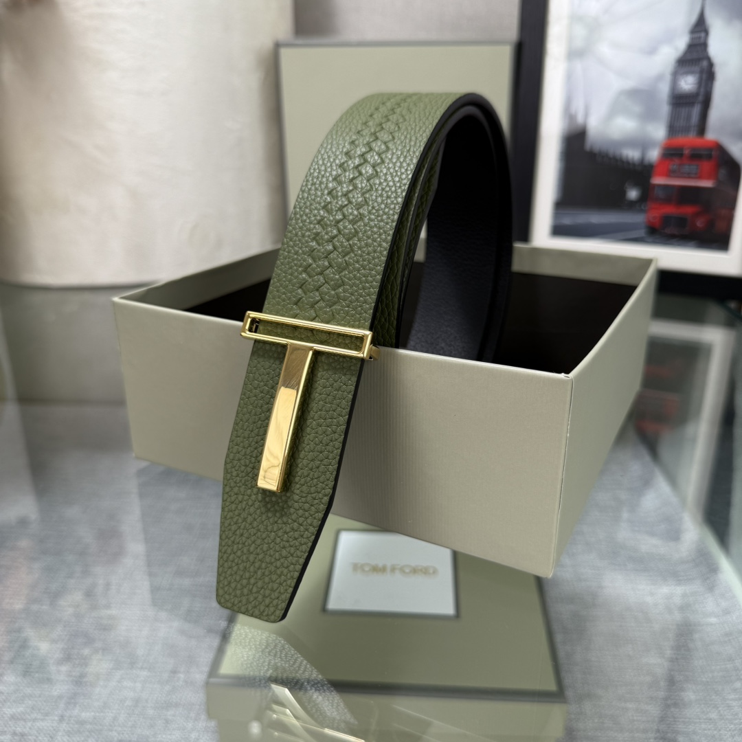 汤姆福特最新网红爆款双面头层牛皮专柜同步3.8宽新款上市了，原版牛皮，搭配铜扣，优雅，大方用的方便。谢谢