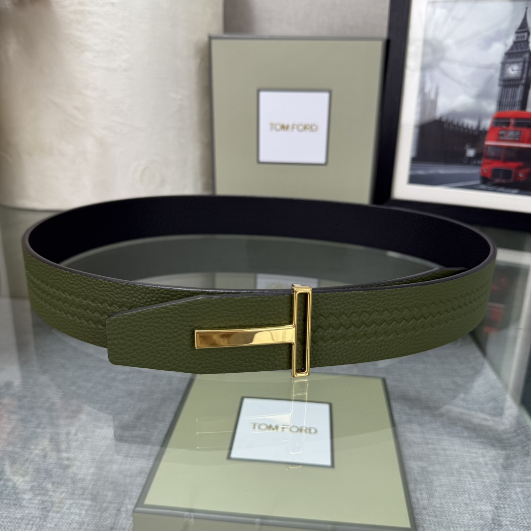 汤姆福特最新网红爆款双面头层牛皮专柜同步3.8宽新款上市了，原版牛皮，搭配铜扣，优雅，大方用的方便。谢谢