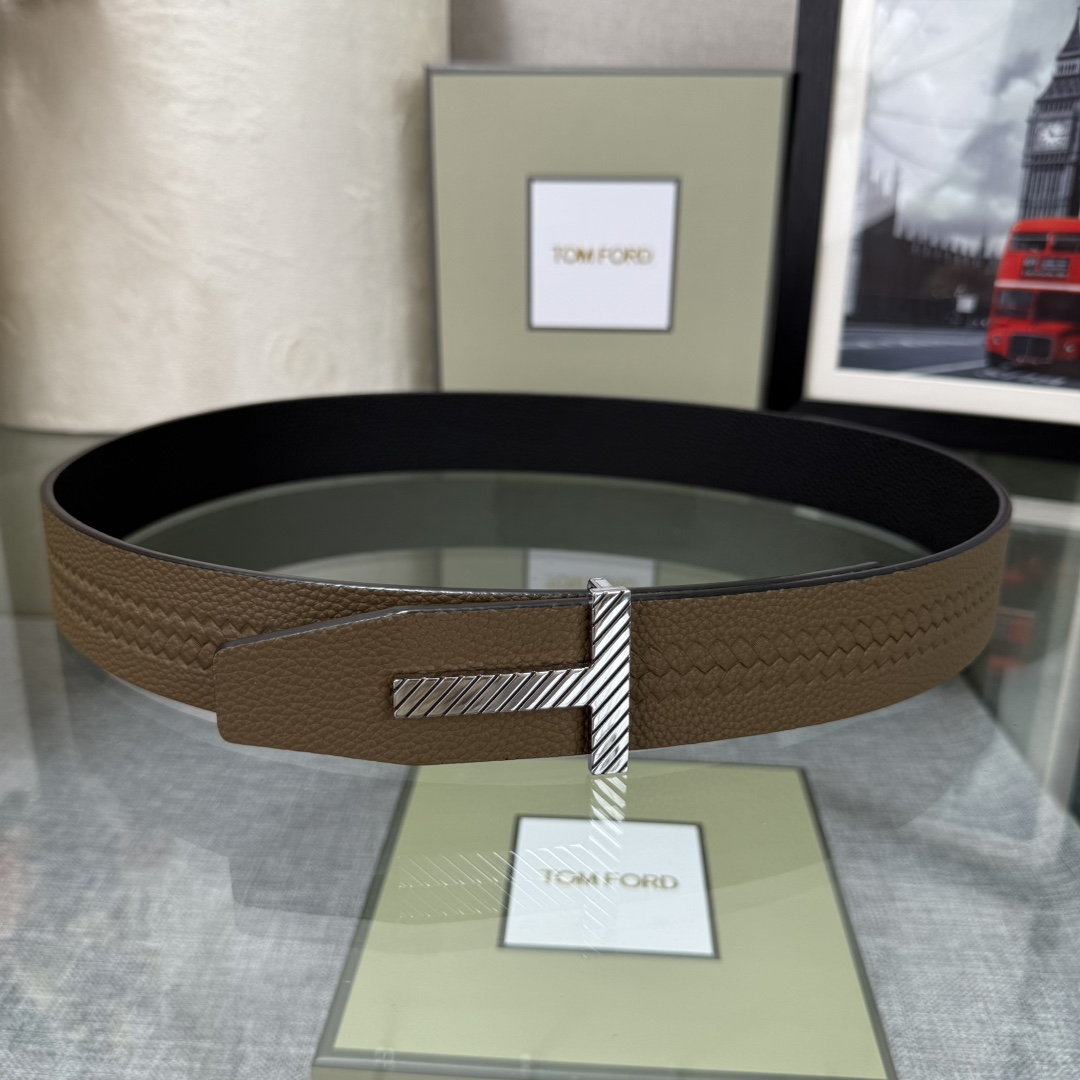 汤姆福特最新网红爆款双面头层牛皮专柜同步3.8宽新款上市了，原版牛皮，搭配铜扣，优雅，大方用的方便。谢谢