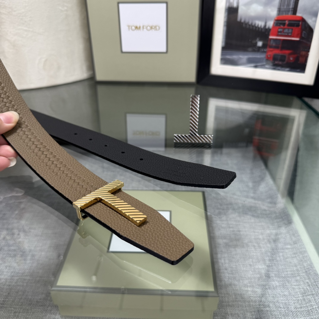 汤姆福特最新网红爆款双面头层牛皮专柜同步3.8宽新款上市了，原版牛皮，搭配铜扣，优雅，大方用的方便。谢谢
