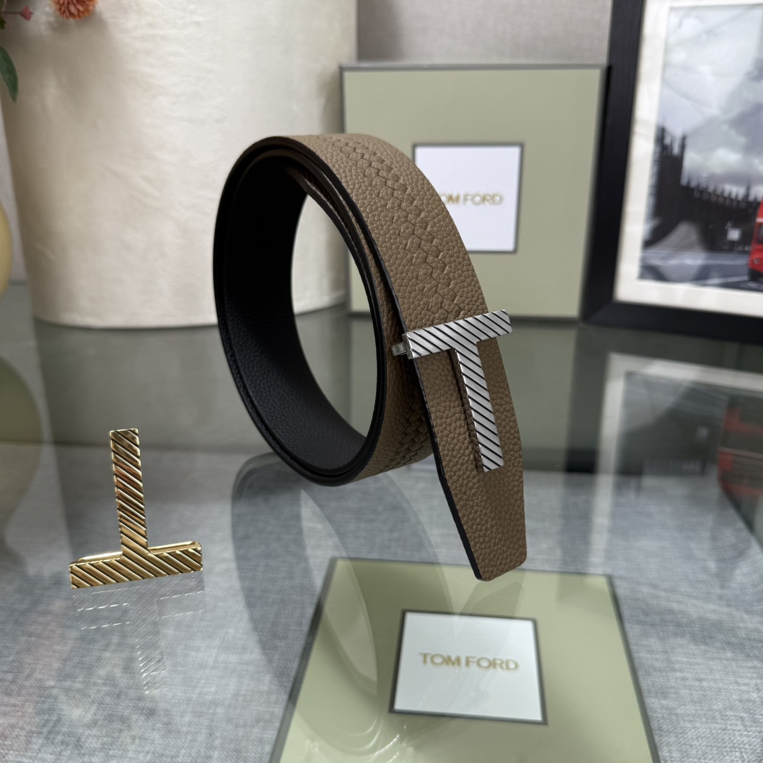 汤姆福特最新网红爆款双面头层牛皮专柜同步3.8宽新款上市了，原版牛皮，搭配铜扣，优雅，大方用的方便。谢谢