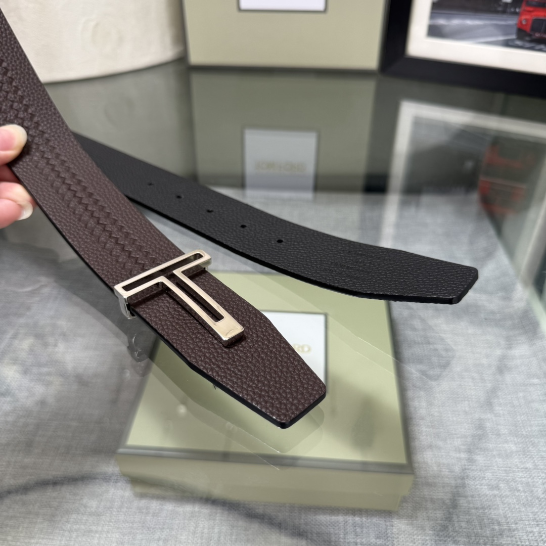 汤姆福特最新网红爆款双面头层牛皮专柜同步3.8宽新款上市了，原版牛皮，搭配铜扣，优雅，大方用的方便。谢谢