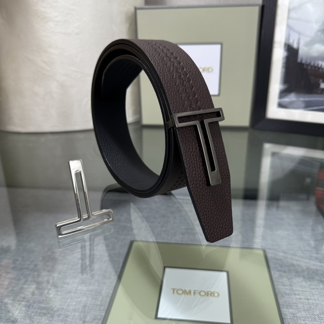 汤姆福特最新网红爆款双面头层牛皮专柜同步3.8宽新款上市了，原版牛皮，搭配铜扣，优雅，大方用的方便。谢谢