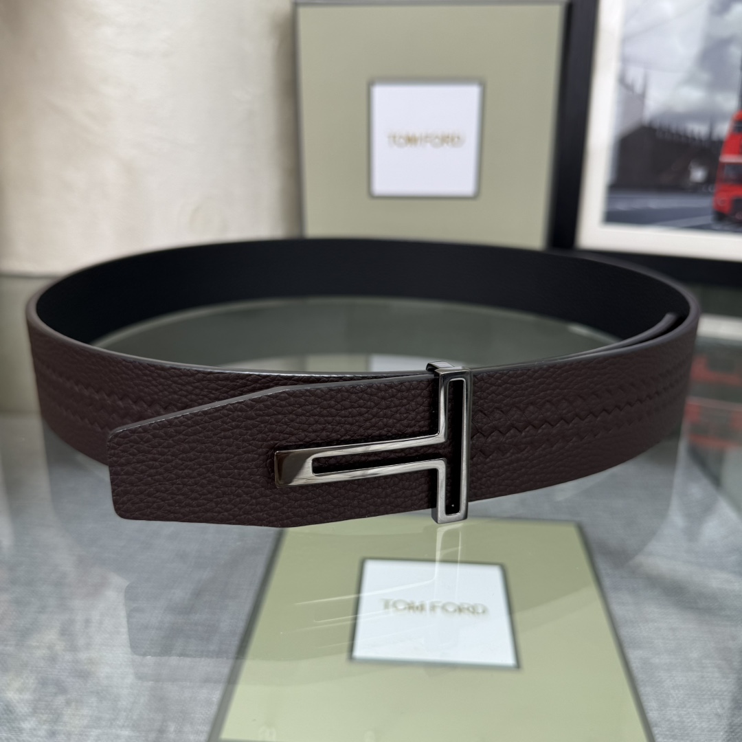 汤姆福特最新网红爆款双面头层牛皮专柜同步3.8宽新款上市了，原版牛皮，搭配铜扣，优雅，大方用的方便。谢谢