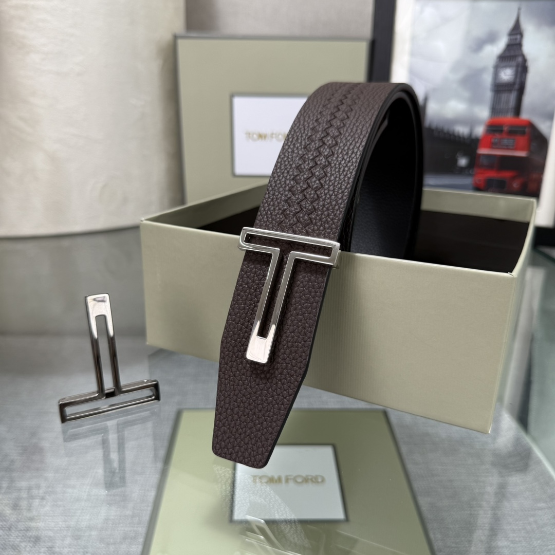 汤姆福特最新网红爆款双面头层牛皮专柜同步3.8宽新款上市了，原版牛皮，搭配铜扣，优雅，大方用的方便。谢谢