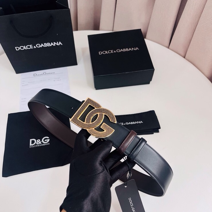 Dolce&Gabbana  黑咖双面小牛皮腰带，双面使用尽显巧思 ，宽度.40mm