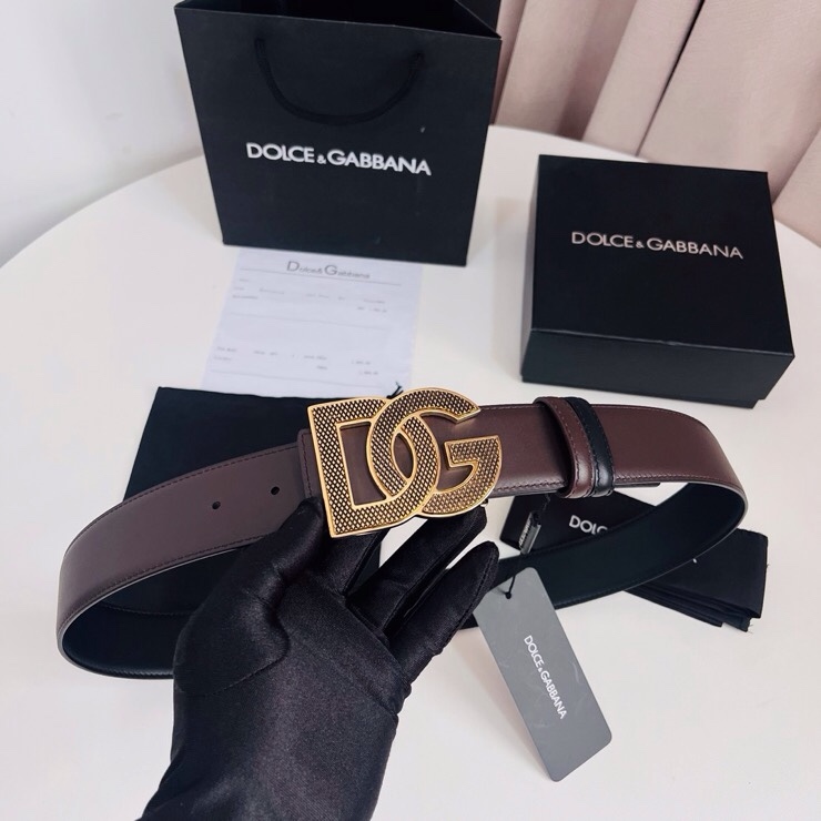 Dolce&Gabbana  黑咖双面小牛皮腰带，双面使用尽显巧思 ，宽度.40mm