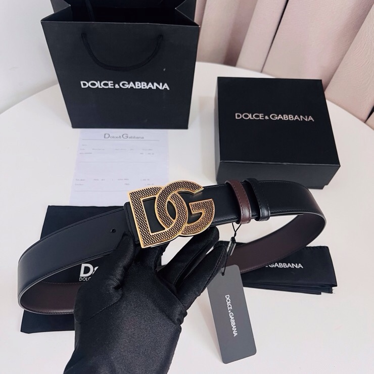 Dolce&Gabbana  黑咖双面小牛皮腰带，双面使用尽显巧思 ，宽度.40mm