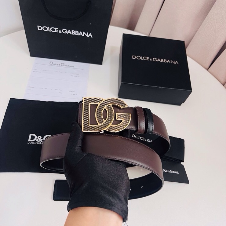 Dolce&Gabbana  黑咖双面小牛皮腰带，双面使用尽显巧思 ，宽度.40mm