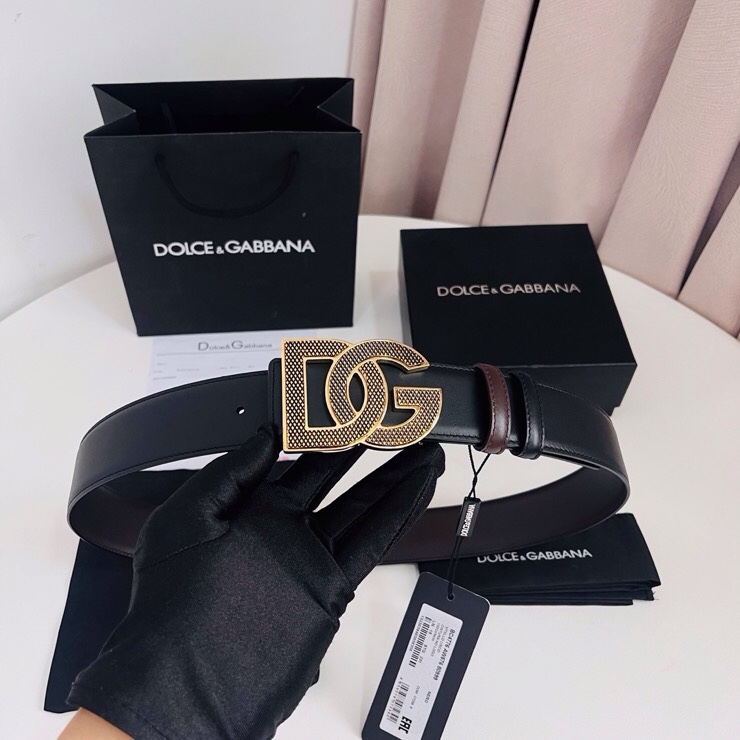 Dolce&Gabbana  黑咖双面小牛皮腰带，双面使用尽显巧思 ，宽度.40mm