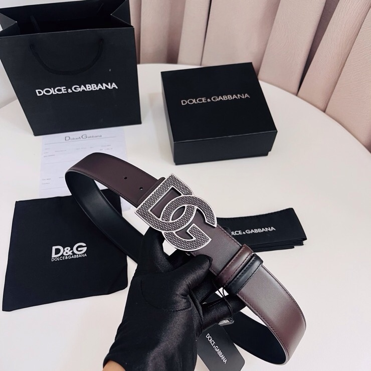 Dolce&Gabbana  黑咖双面小牛皮腰带，双面使用尽显巧思 ，宽度.40mm