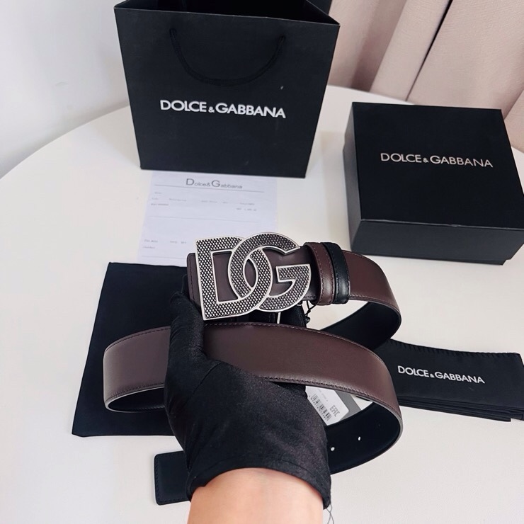 Dolce&Gabbana  黑咖双面小牛皮腰带，双面使用尽显巧思 ，宽度.40mm