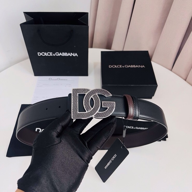 Dolce&Gabbana  黑咖双面小牛皮腰带，双面使用尽显巧思 ，宽度.40mm