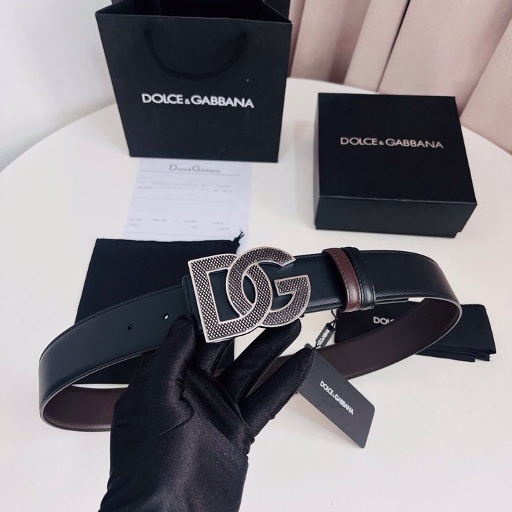 Dolce&Gabbana  黑咖双面小牛皮腰带，双面使用尽显巧思 ，宽度.40mm