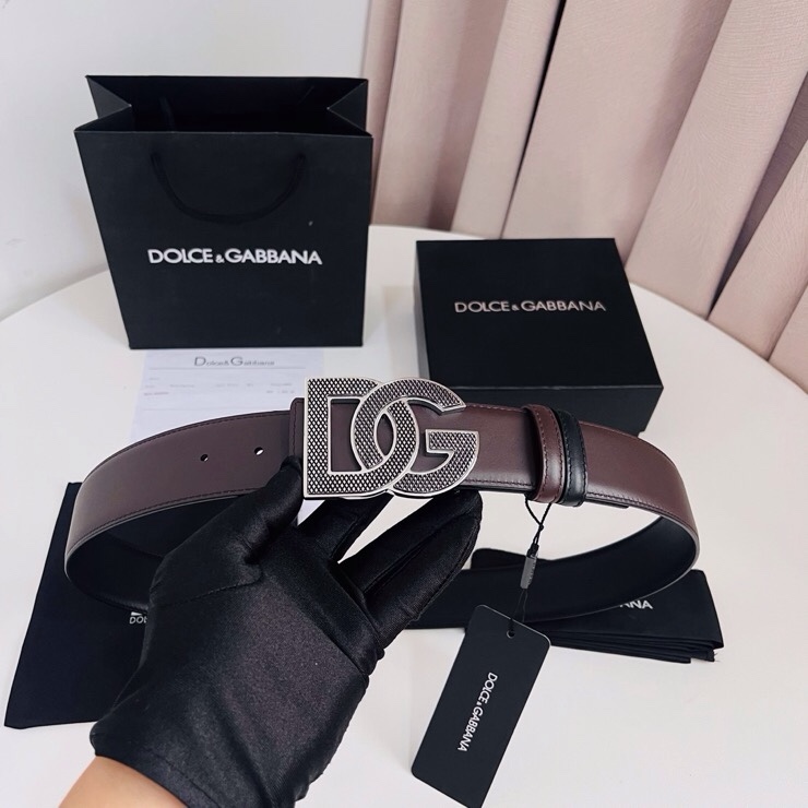 Dolce&Gabbana  黑咖双面小牛皮腰带，双面使用尽显巧思 ，宽度.40mm