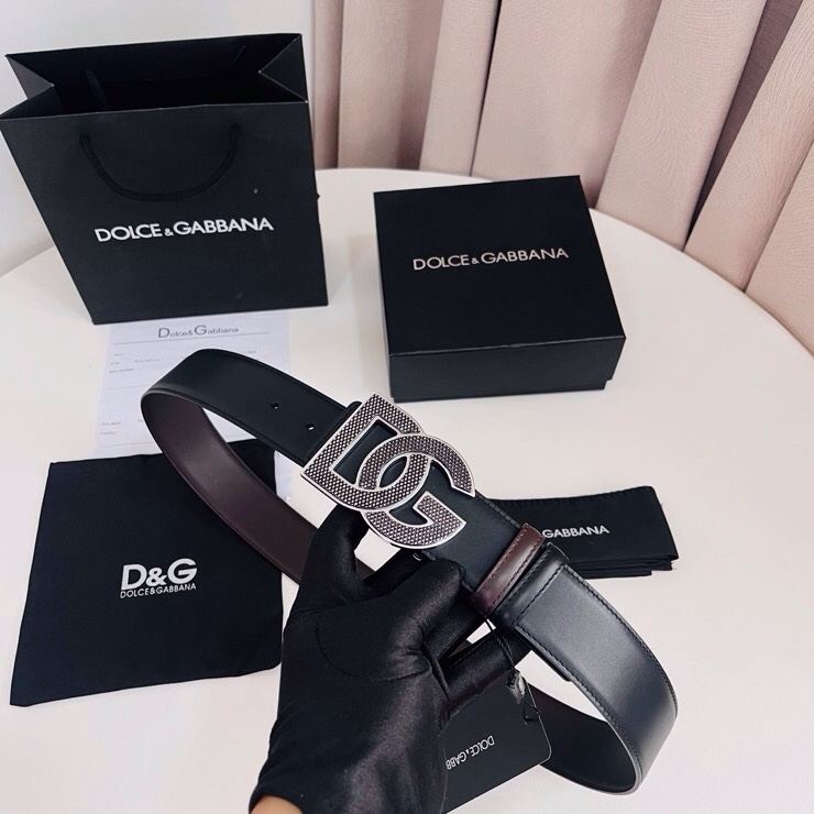 Dolce&Gabbana  黑咖双面小牛皮腰带，双面使用尽显巧思 ，宽度.40mm