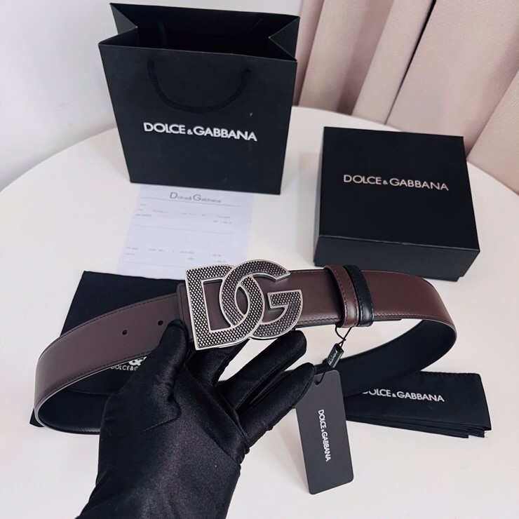 Dolce&Gabbana  黑咖双面小牛皮腰带，双面使用尽显巧思 ，宽度.40mm