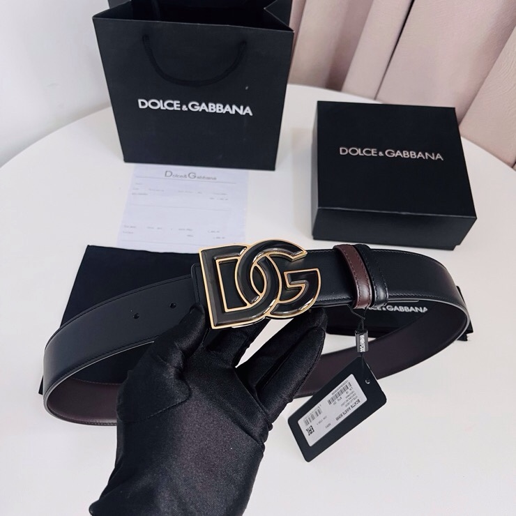 Dolce&Gabbana  黑咖双面小牛皮腰带，双面使用尽显巧思 ，宽度.40mm