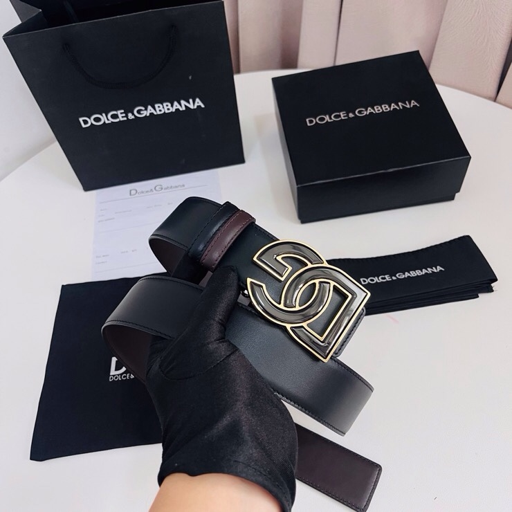 Dolce&Gabbana  黑咖双面小牛皮腰带，双面使用尽显巧思 ，宽度.40mm