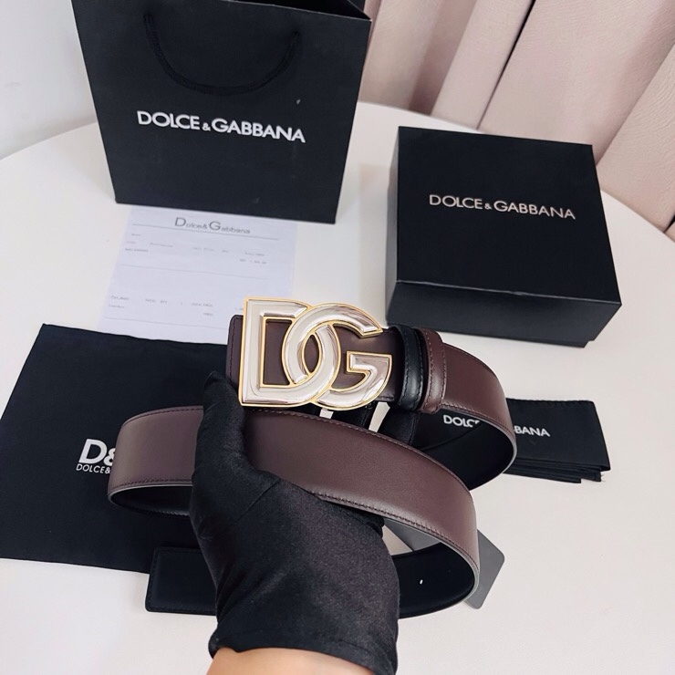 Dolce&Gabbana  黑咖双面小牛皮腰带，双面使用尽显巧思 ，宽度.40mm
