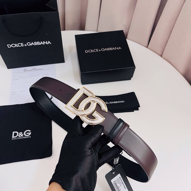 Dolce&Gabbana  黑咖双面小牛皮腰带，双面使用尽显巧思 ，宽度.40mm