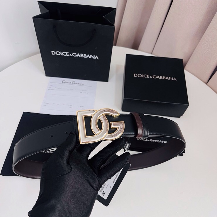 Dolce&Gabbana  黑咖双面小牛皮腰带，双面使用尽显巧思 ，宽度.40mm