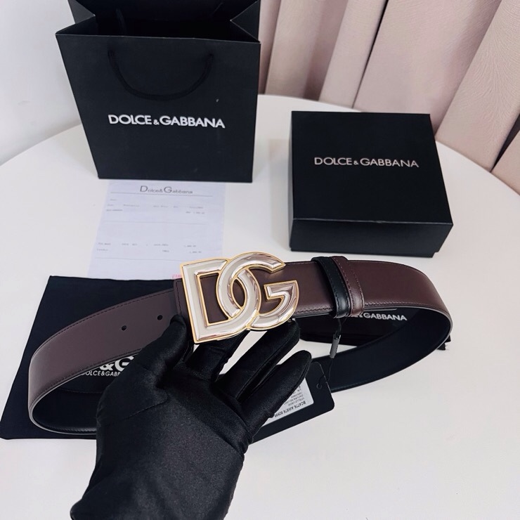 Dolce&Gabbana  黑咖双面小牛皮腰带，双面使用尽显巧思 ，宽度.40mm
