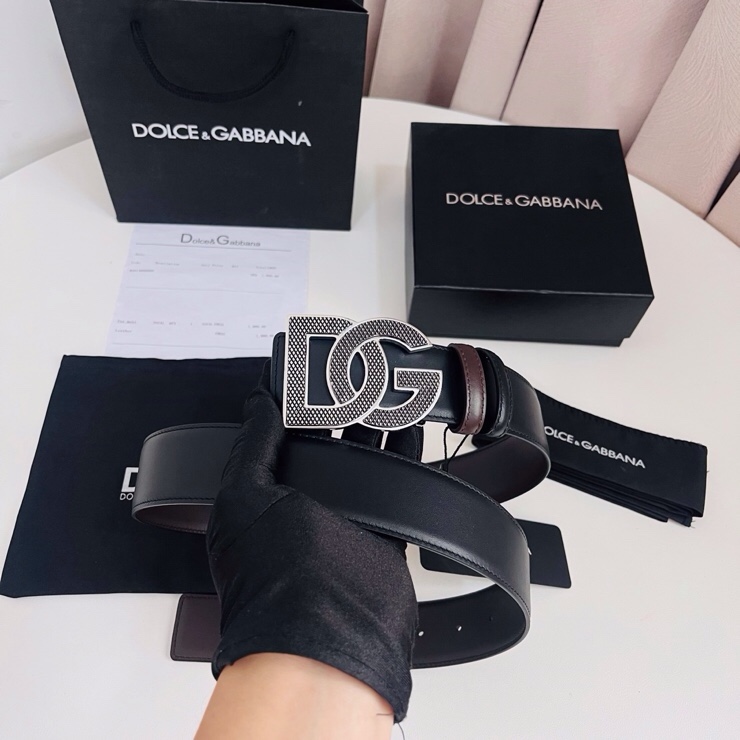 Dolce&Gabbana  黑咖双面小牛皮腰带，双面使用尽显巧思 ，宽度.40mm