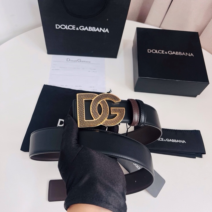 Dolce&Gabbana  黑咖双面小牛皮腰带，双面使用尽显巧思 ，宽度.40mm