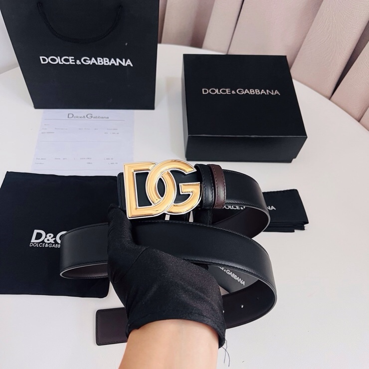 Dolce&Gabbana  黑咖双面小牛皮腰带，双面使用尽显巧思 ，宽度.40mm