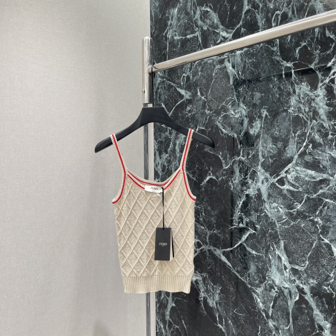 NO:782808,The highest version on the market, the girl inspects the goods, trims the three marks on the threads, and delivers the goods. You can post pictures and take videos. If you want quality or service, please add me on WeChat. We will not accept urgent orders. (Sling) FD 26 spring and summer new style. Hollow suspender. Nude rhombus texture + red and white contrasting edges. Simple and exquisite! Classic double F elements. Perfect brand recognition. Can be easily worn in daily life or on vacation. It looks great with wide-leg pants or short skirts.  A must-have for a relaxed look! One color SML, Fendi-clothing, fendi, skirts,19860909市面最高版本小妹验货、修剪线头上三标、发货可发图及拍视频,要品质要服务的加我微信,不接急单.（吊带） FD 26春夏新款 镂空吊带 裸色菱格纹理+红白撞色边 简约又精致! 经典双F元素 品牌辨识度满分 日常或度假都能轻松驾驭 搭配阔腿裤 短裙都很出彩 松弛感穿搭必备!一个色SML,芬迪-服装,fendi,skirts,,Women's clothing