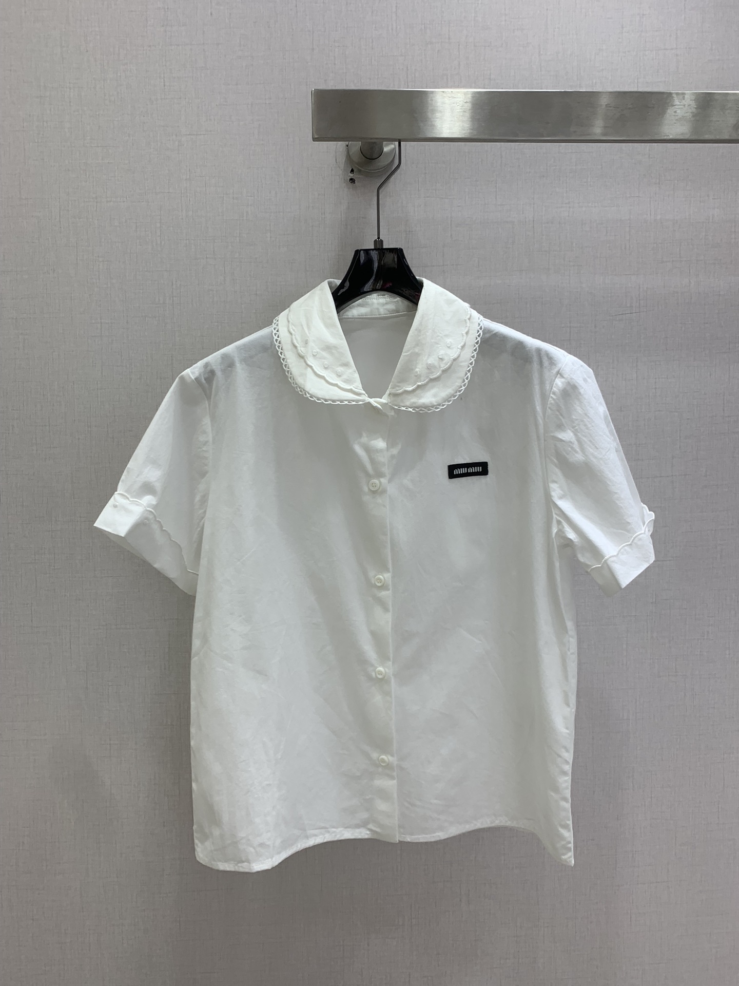 NO:803595,Highly recommended 26 spring and summer new French lace shirt, the top has a logo design to make your white shirt look less monotonous, the cuffs and lapel have a double-layered doll collar lace design, giving it a French feel!  Cotton and linen fabrics are particularly comfortable and refreshing to wear!  Can be paired with skirts of the same color, one color SML code, high quality AB, skirts, shirts,19860909强烈推荐 26春夏新款 法式蕾丝花边衬衫,上衣做了logo徽标设计让你白色的衬衫显得不那么单调,袖口和翻领都做了双层娃娃领花边设计法式感拉满！棉麻面料穿起来特别舒服清爽！可搭配同色系半裙 一个色 SML码 高品质AB,,skirts,shirts,,Women's clothing
