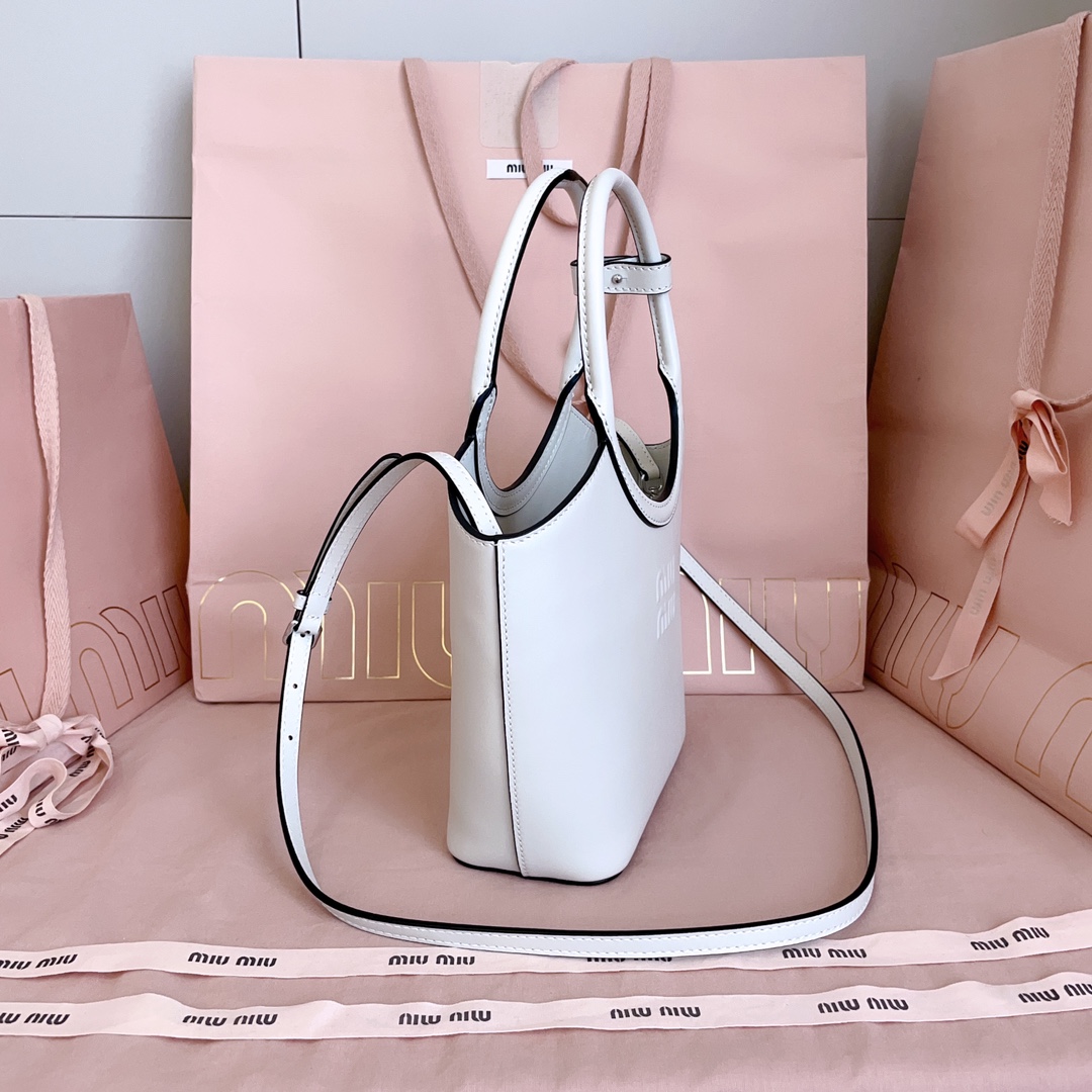 Brunello Cucinelli Classic Handcrafted Luxury Leather Shoulder Bag Ref 2