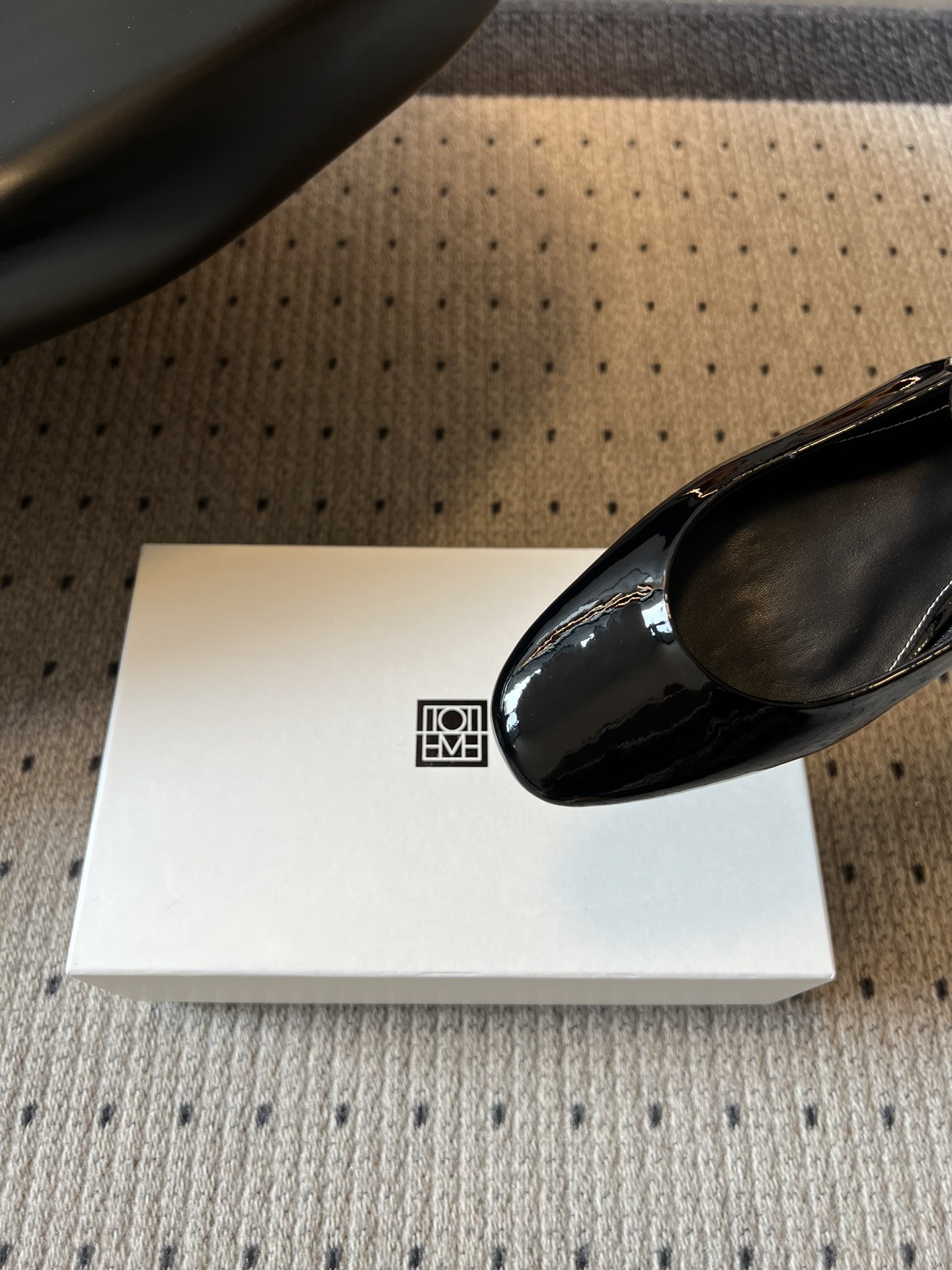 TOTEM*26ss早春新款经典后空玛丽珍单鞋一眼沦陷的北欧极简设计，将TOTEME的清冷高级感完美诠释