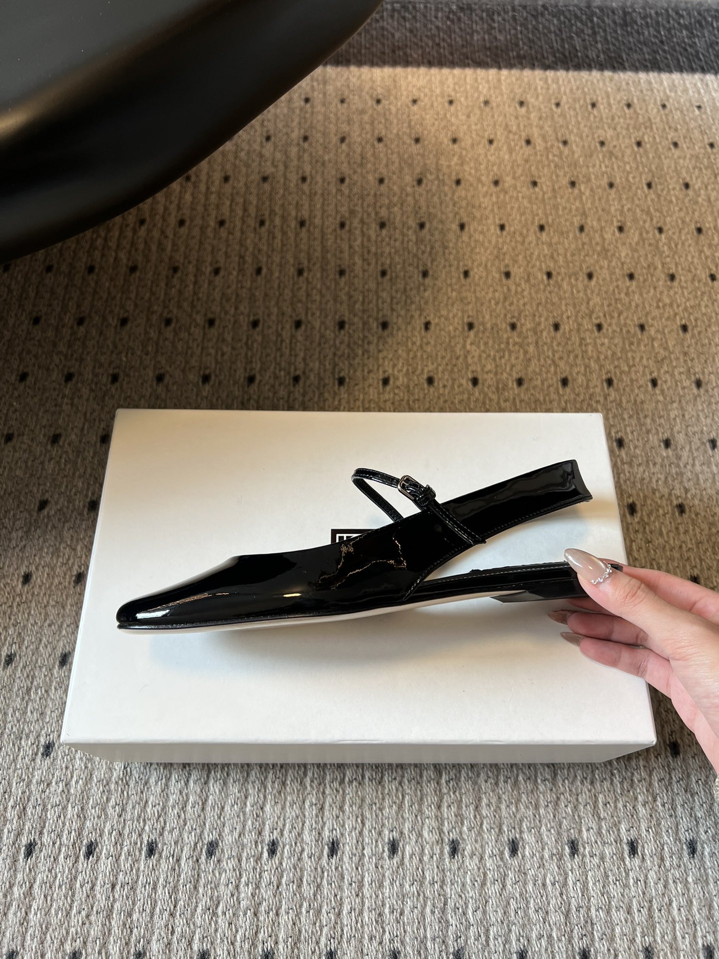 TOTEM*26ss早春新款经典后空玛丽珍单鞋一眼沦陷的北欧极简设计，将TOTEME的清冷高级感完美诠释