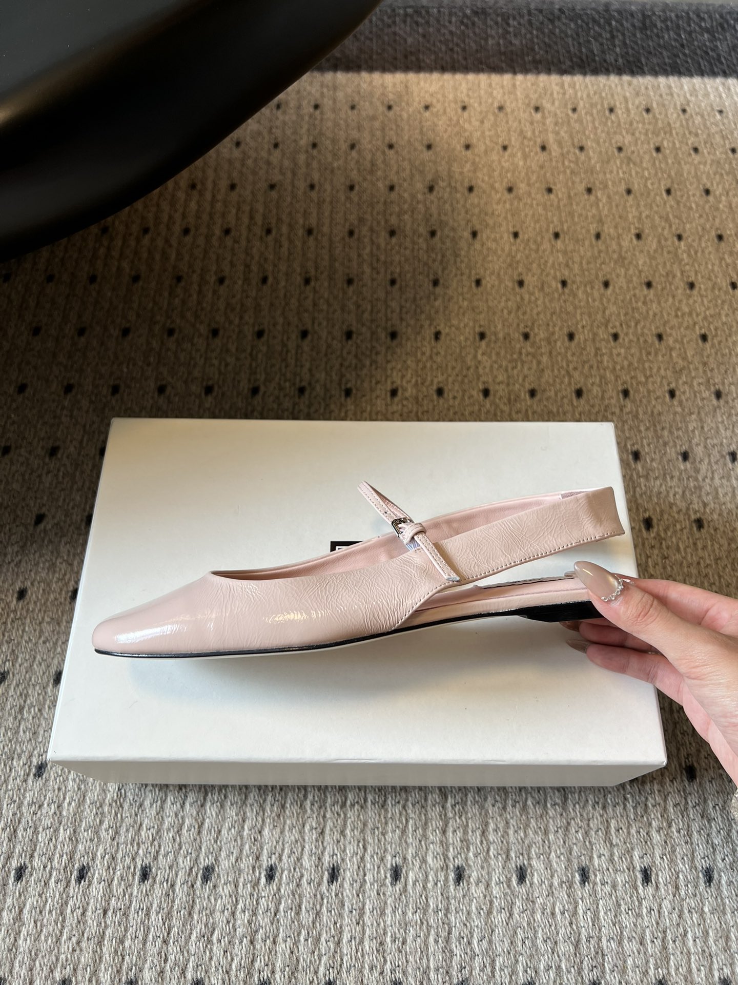 TOTEM*26ss早春新款经典后空玛丽珍单鞋一眼沦陷的北欧极简设计，将TOTEME的清冷高级感完美诠释