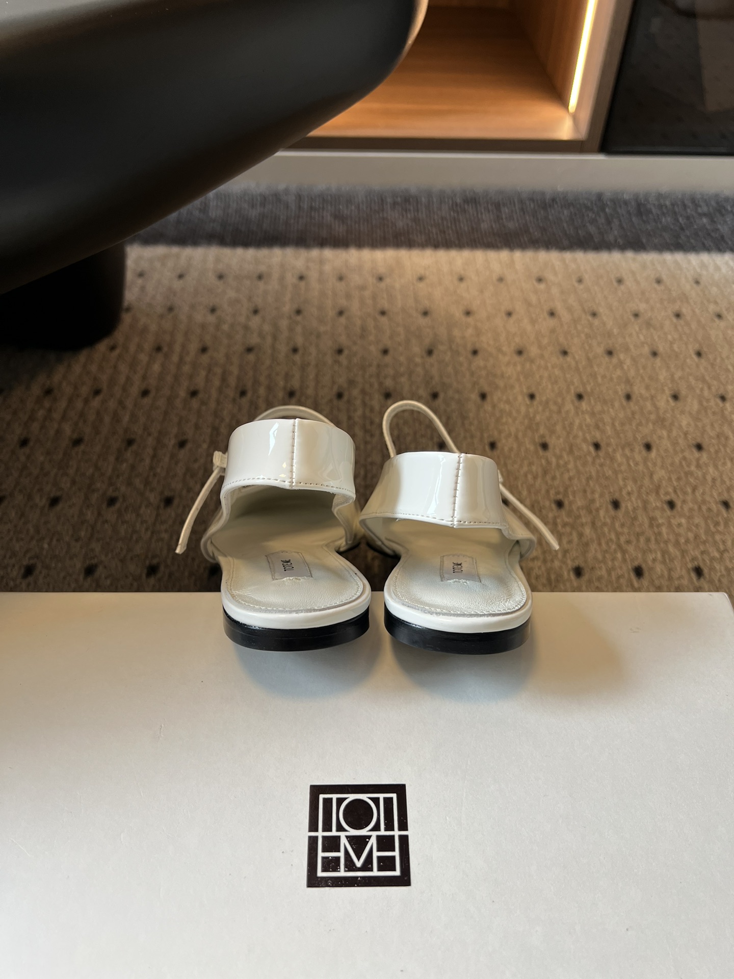 TOTEM*26ss早春新款经典后空玛丽珍单鞋一眼沦陷的北欧极简设计，将TOTEME的清冷高级感完美诠释