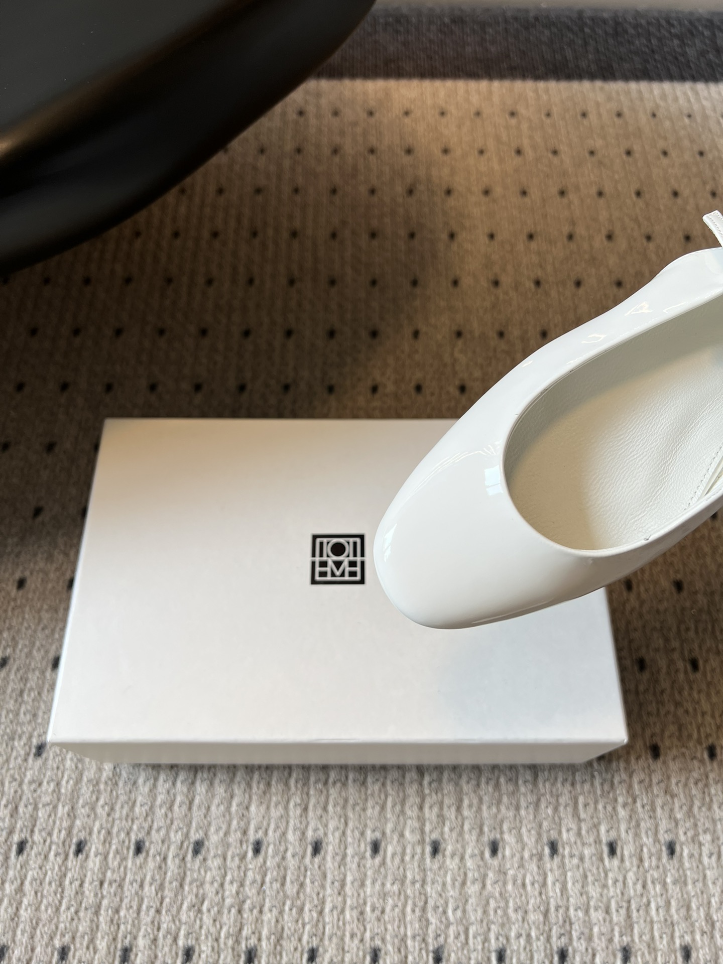 TOTEM*26ss早春新款经典后空玛丽珍单鞋一眼沦陷的北欧极简设计，将TOTEME的清冷高级感完美诠释