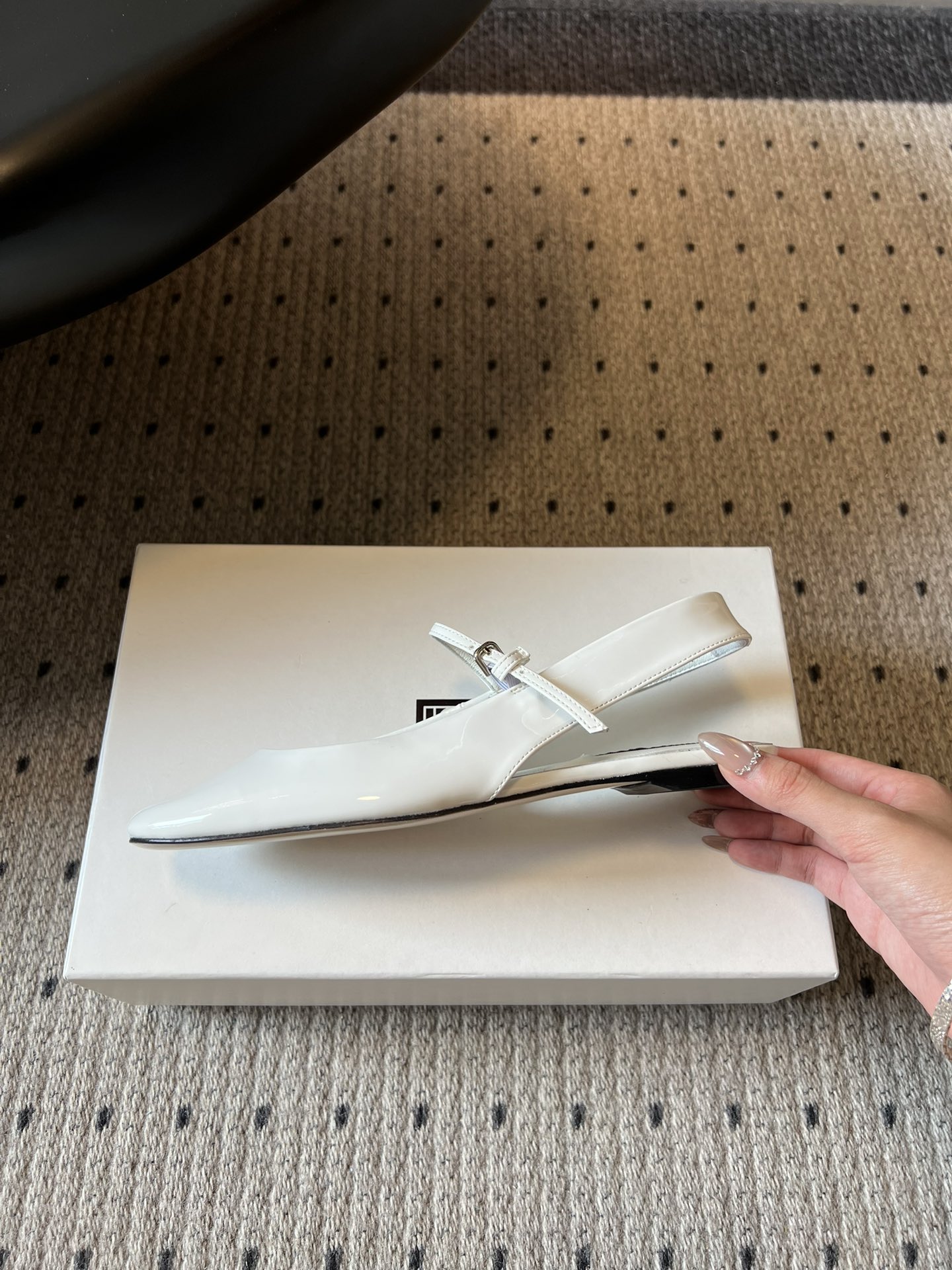 TOTEM*26ss早春新款经典后空玛丽珍单鞋一眼沦陷的北欧极简设计，将TOTEME的清冷高级感完美诠释