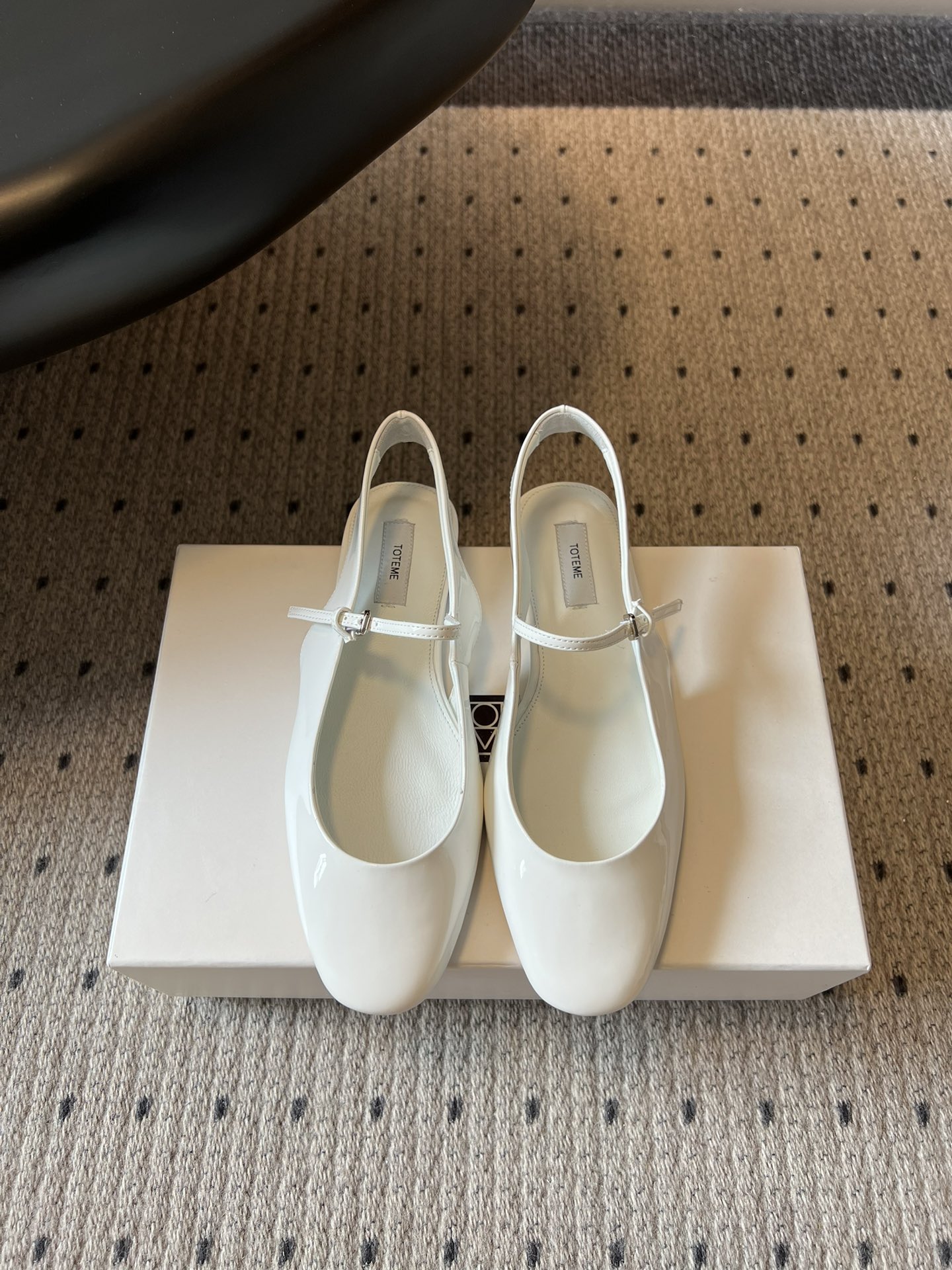 TOTEM*26ss早春新款经典后空玛丽珍单鞋一眼沦陷的北欧极简设计，将TOTEME的清冷高级感完美诠释