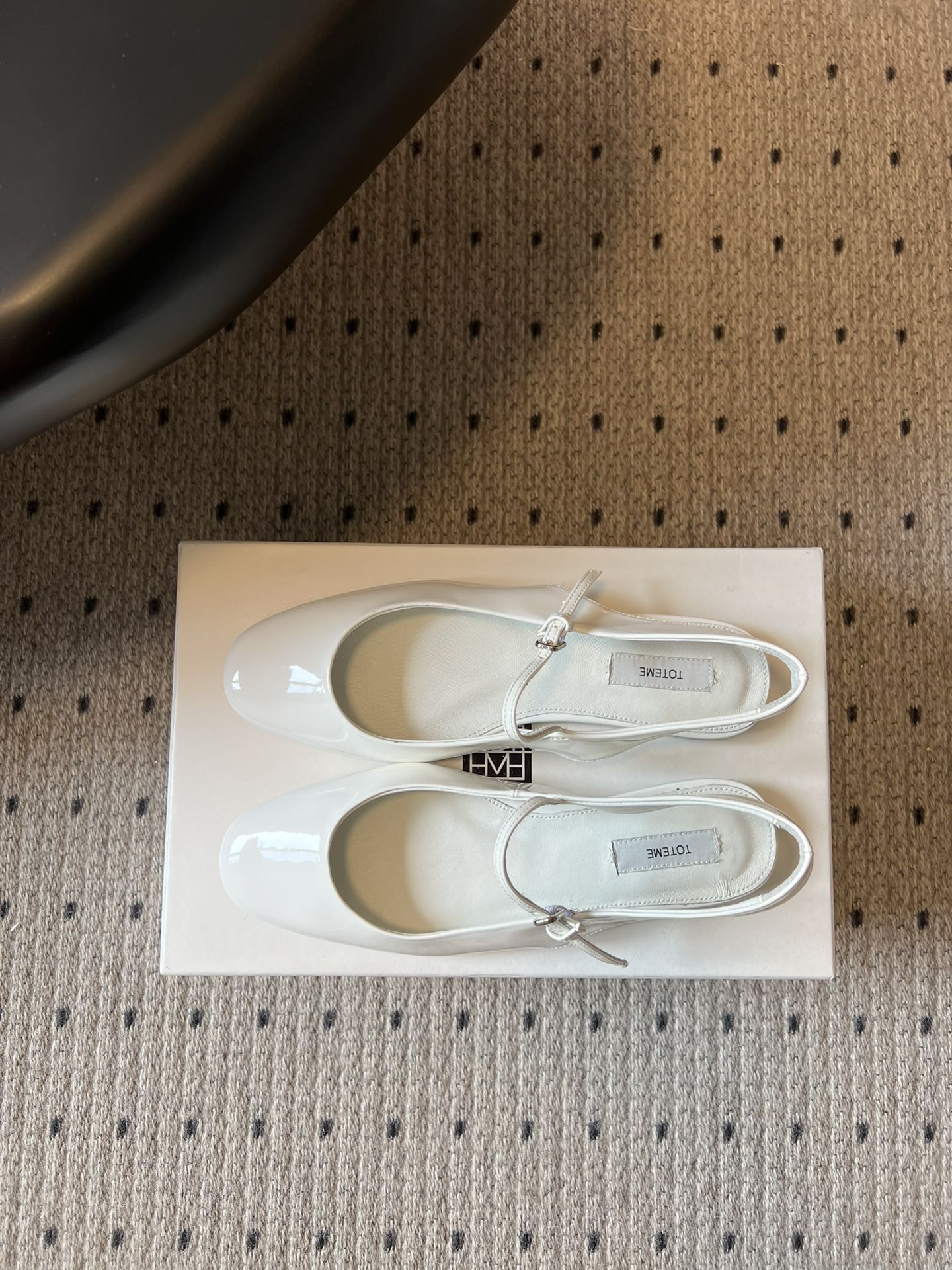 TOTEM*26ss早春新款经典后空玛丽珍单鞋一眼沦陷的北欧极简设计，将TOTEME的清冷高级感完美诠释